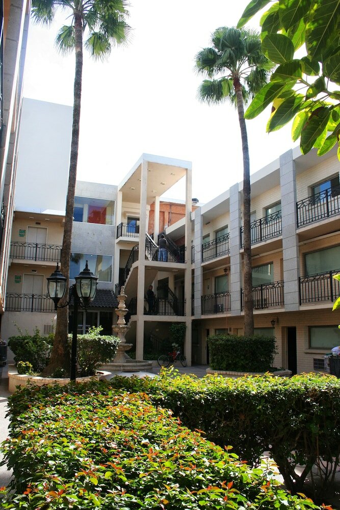 Фото Hotel El Camino Inn & Suites