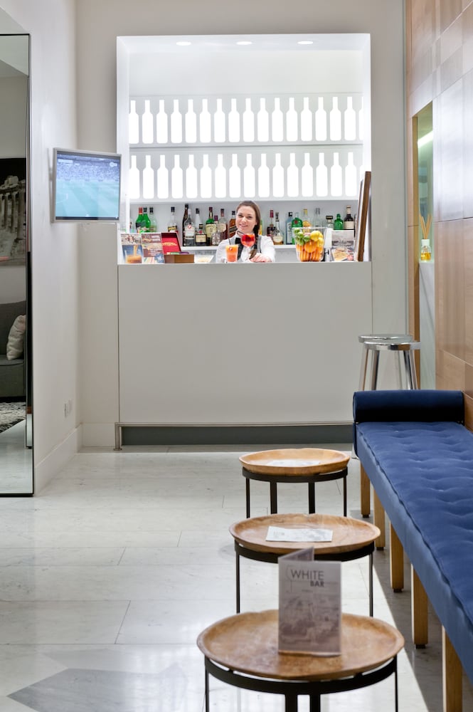 Фото Hotel White