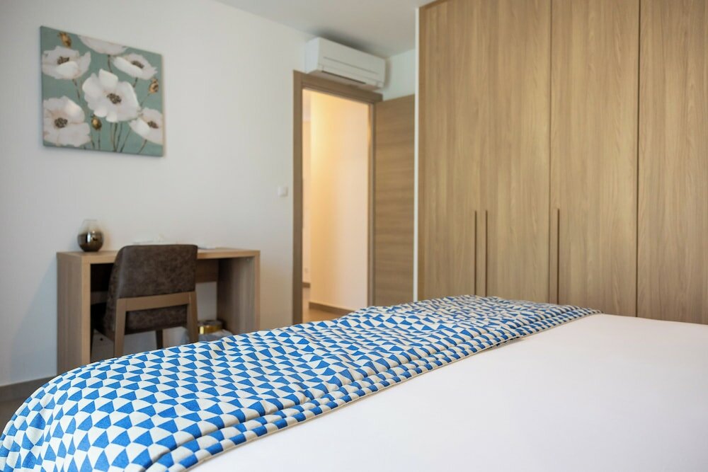 Фото Adonis Le Bastia