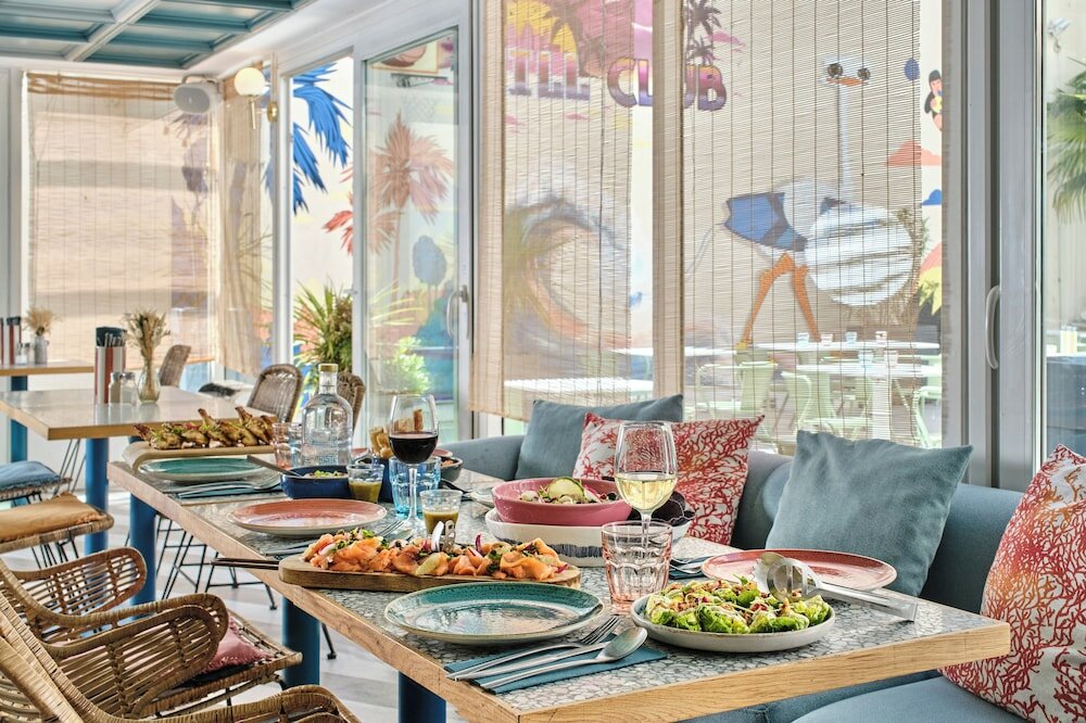 Фото Hotel Chromatics by HappyCulture