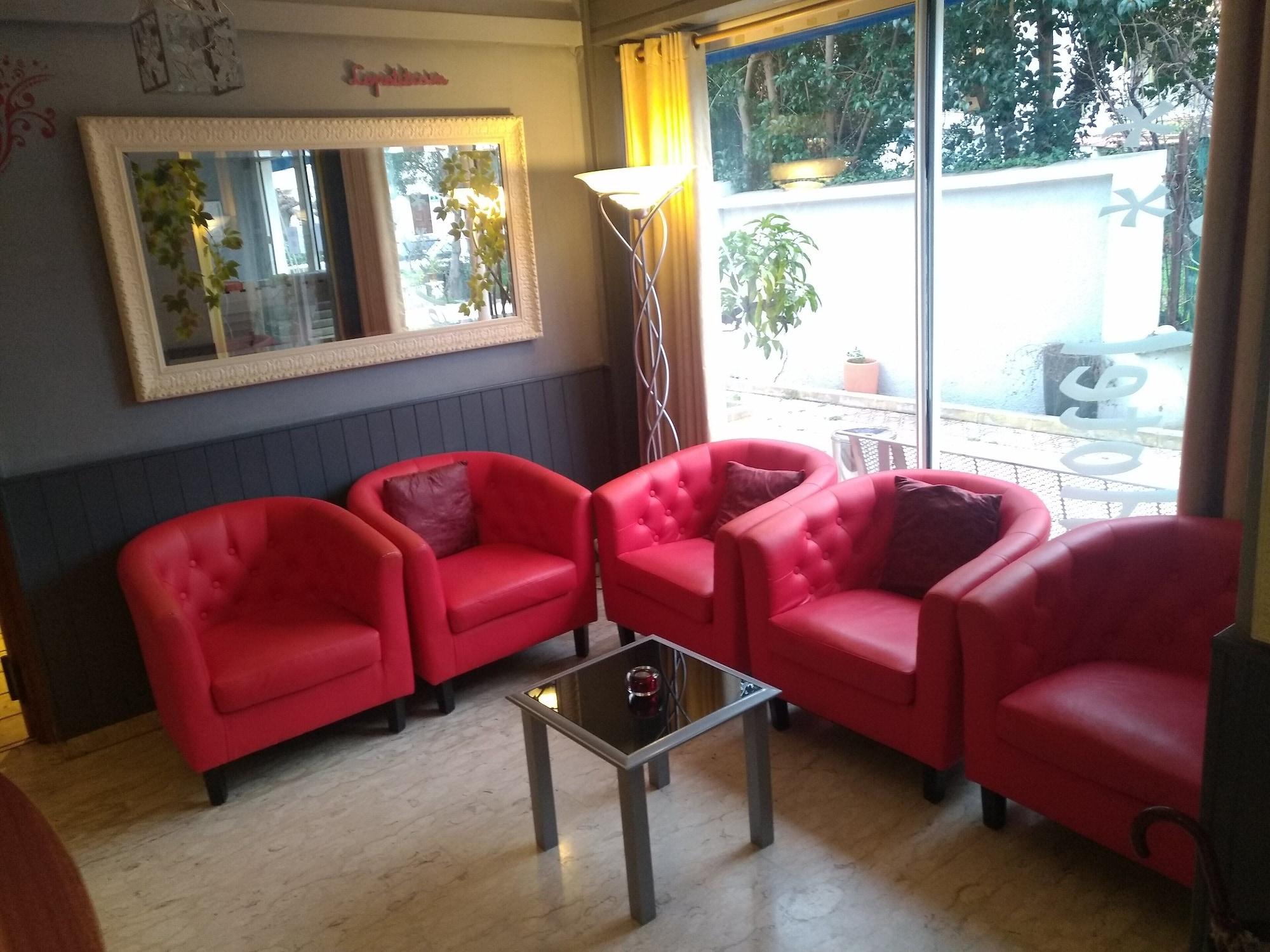 Фото Hôtel Les Myrtes