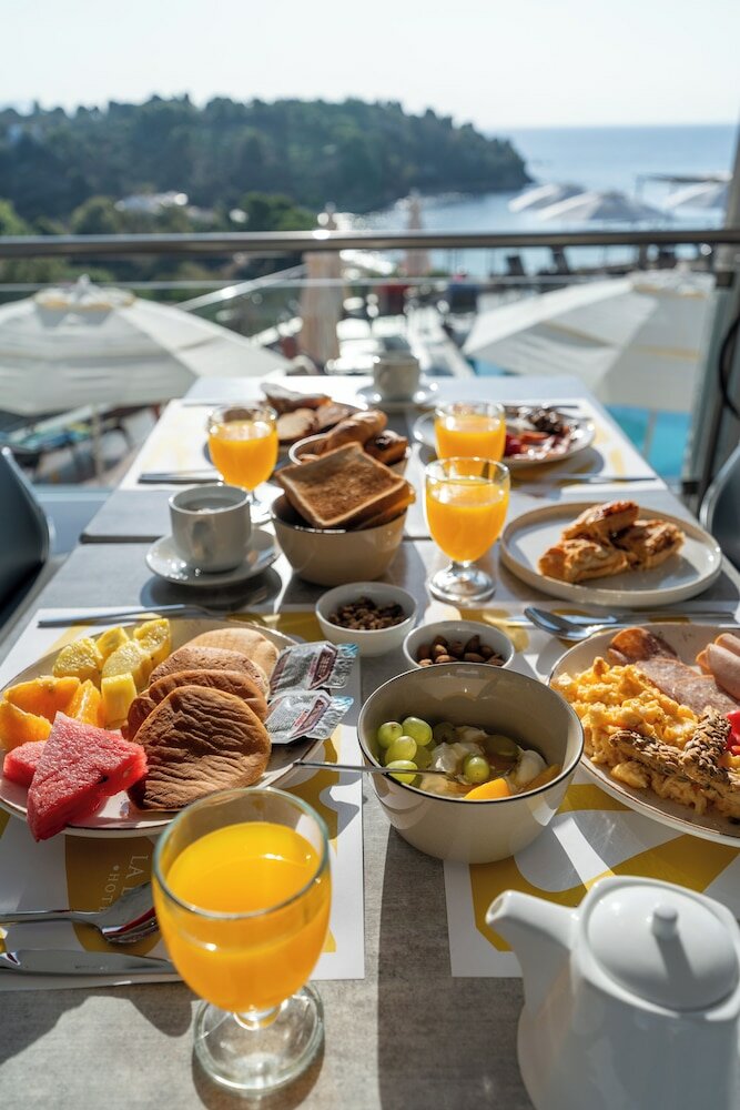 Фото La Luna Hotel