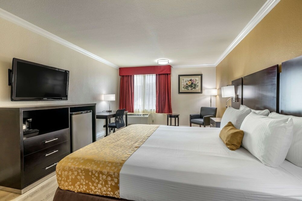 Фото Best Western Plus South Bay Hotel