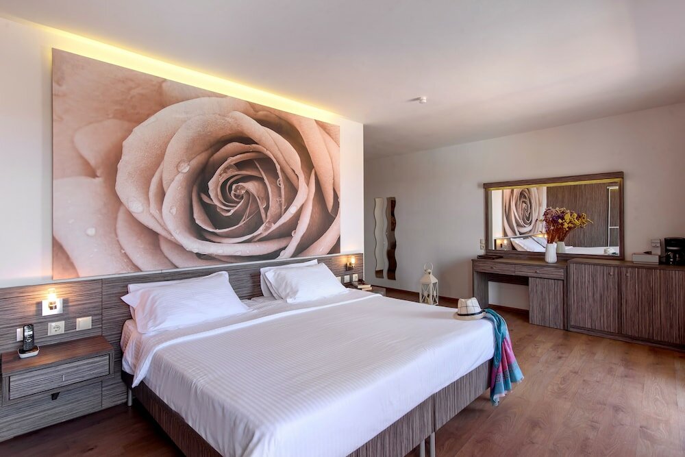 Фото Eurohotel Katrin Suites-Adults Only