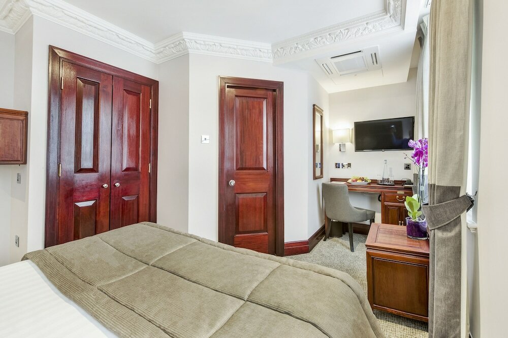 Фото Fitzrovia Hotel