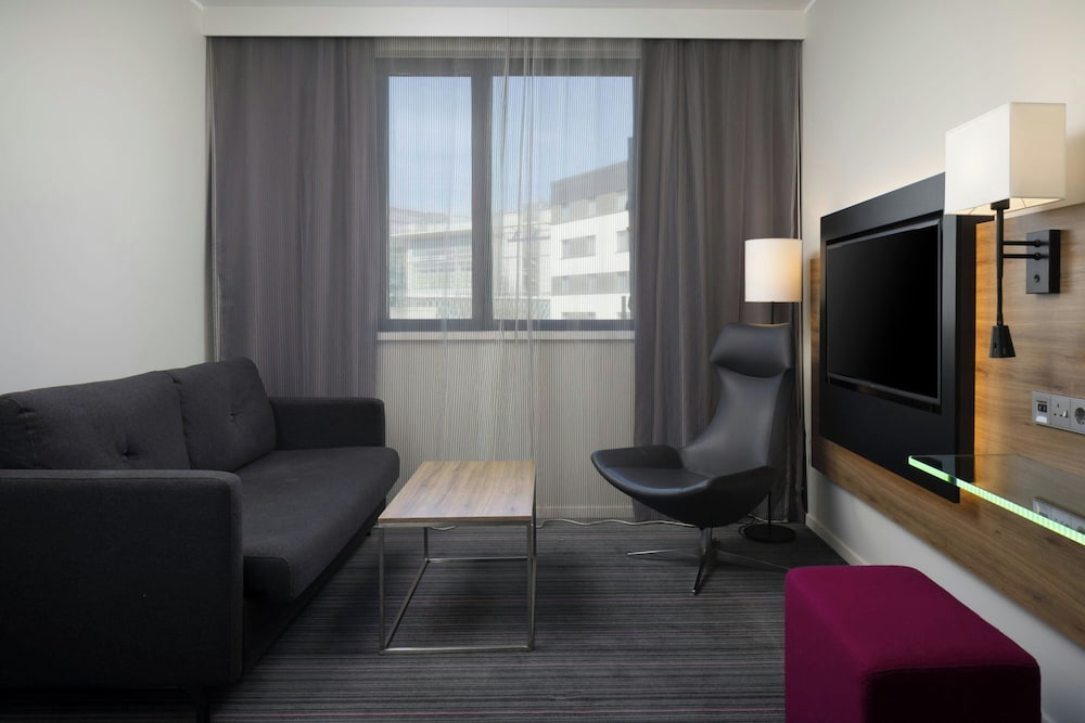 Фото Moxy Southampton