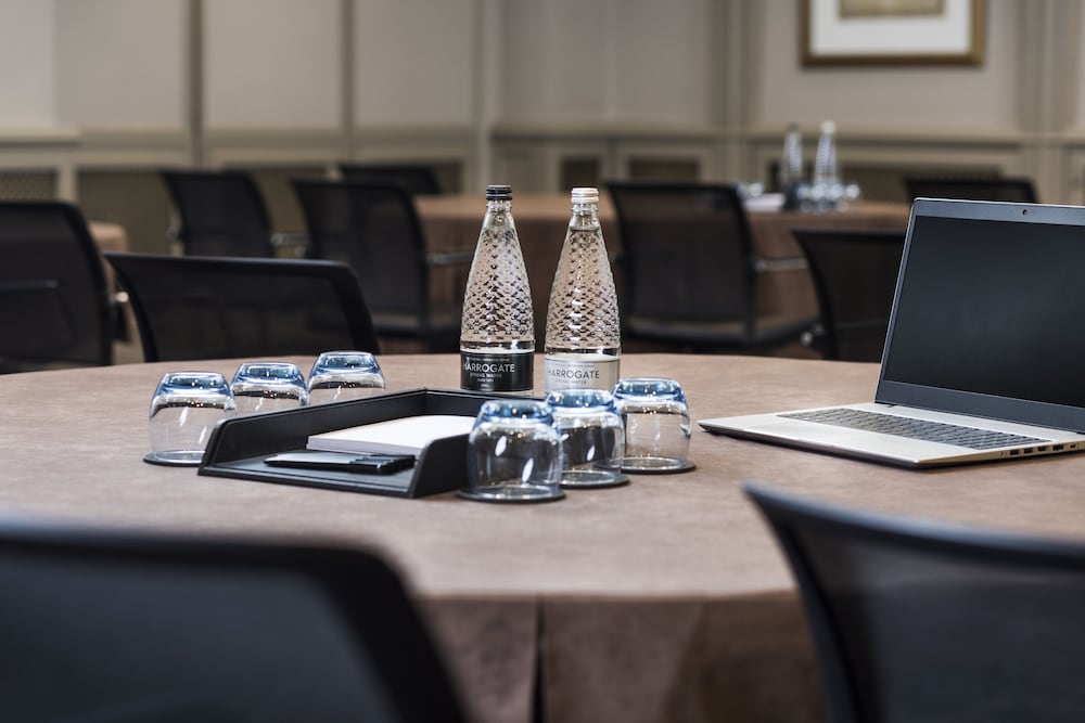 Фото Oulton Hall Hotel, SPA & Golf Resort