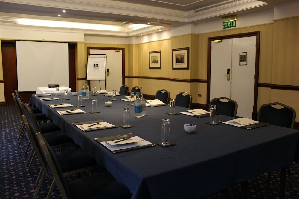 Фото Kingston Lodge Hotel