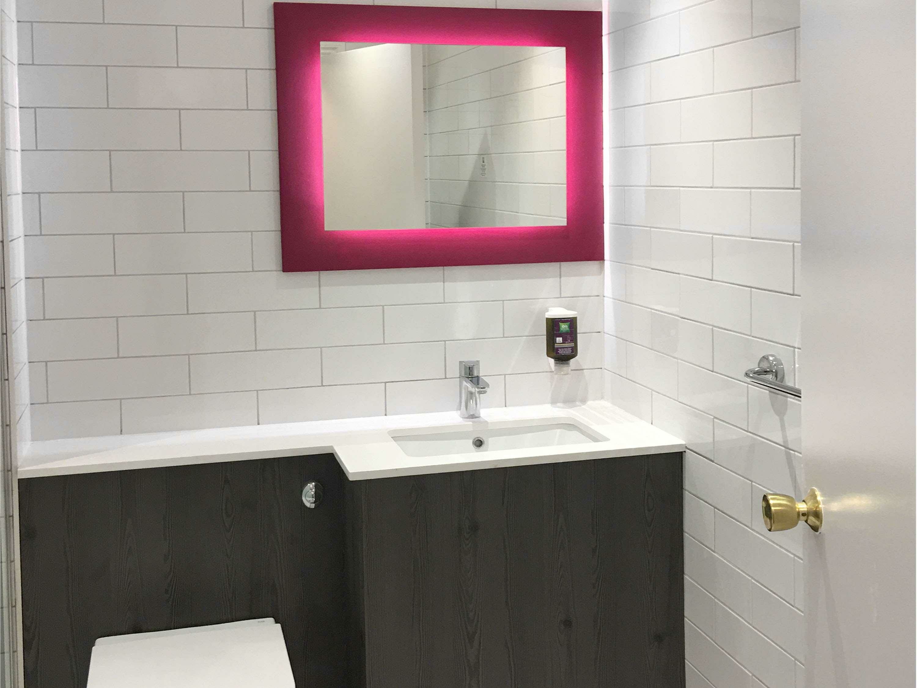 Фото Ibis Styles Reading Oxford Road