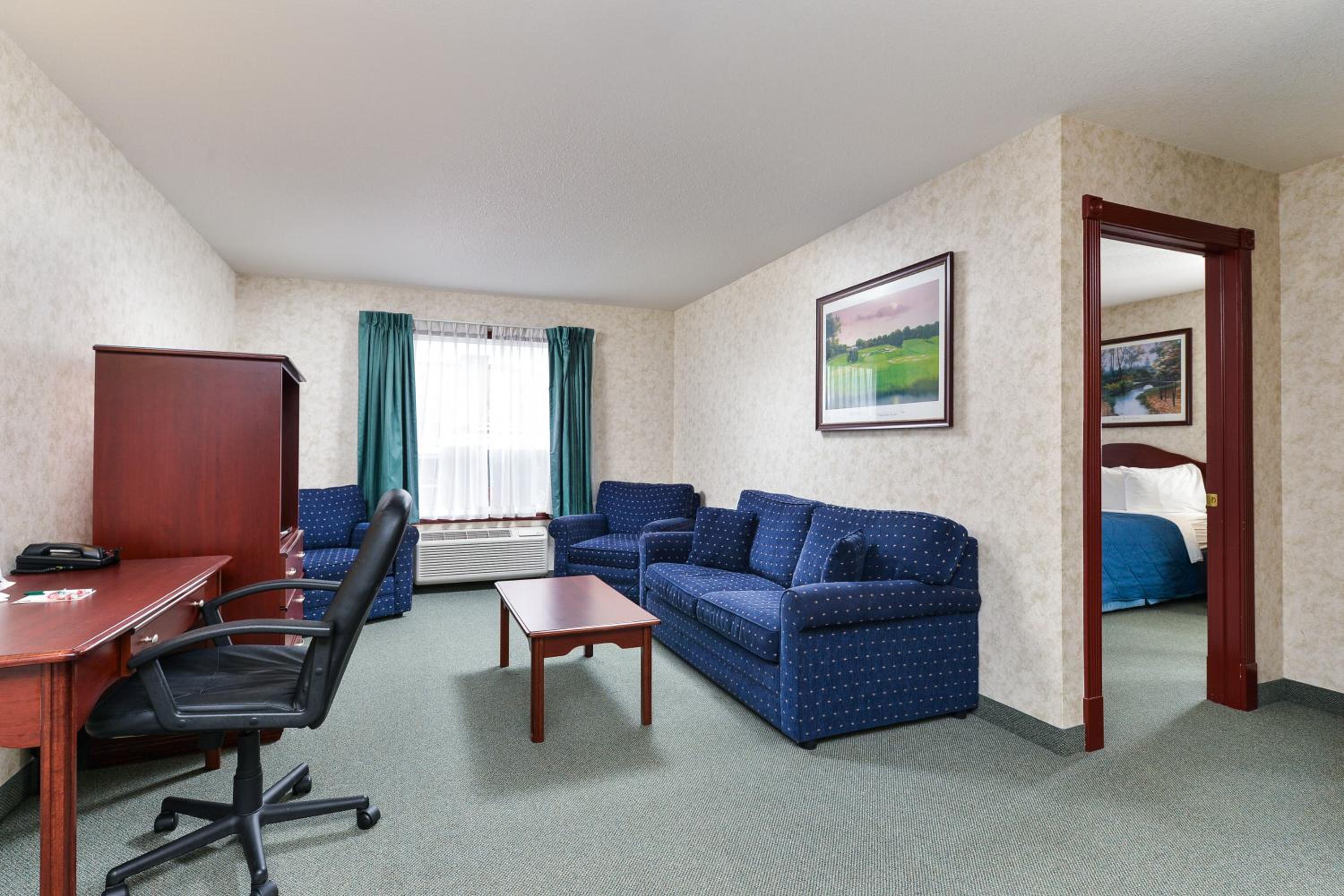 Фото Ramada by Wyndham Nisku Edmonton Airport