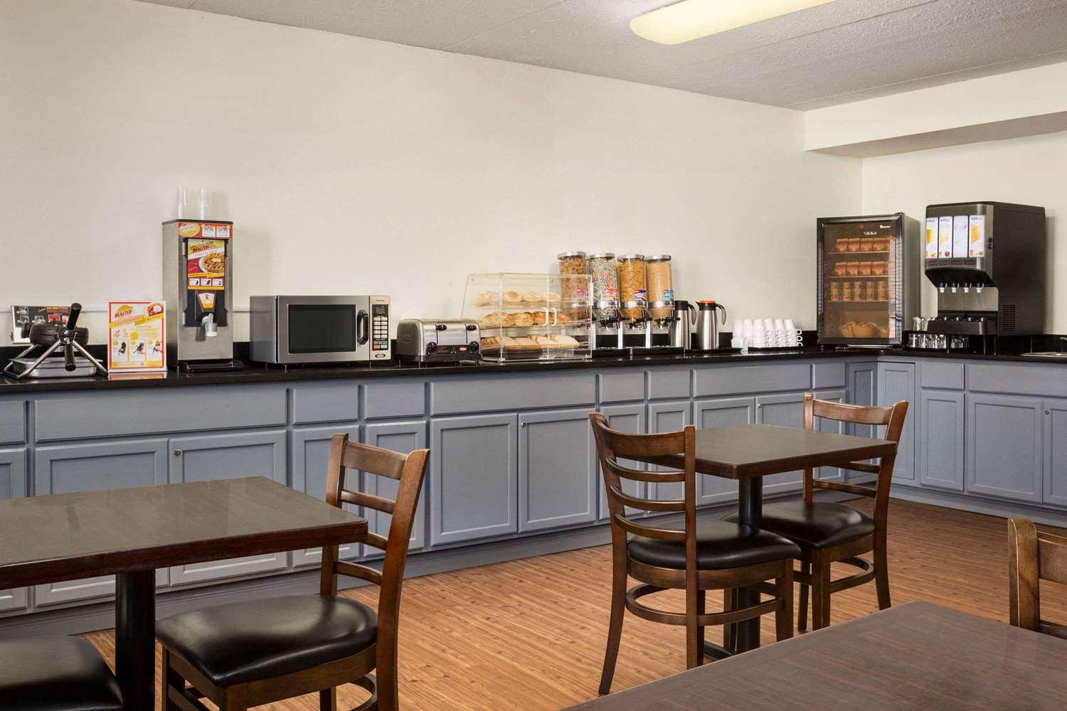 Фото Travelodge Edmonton West