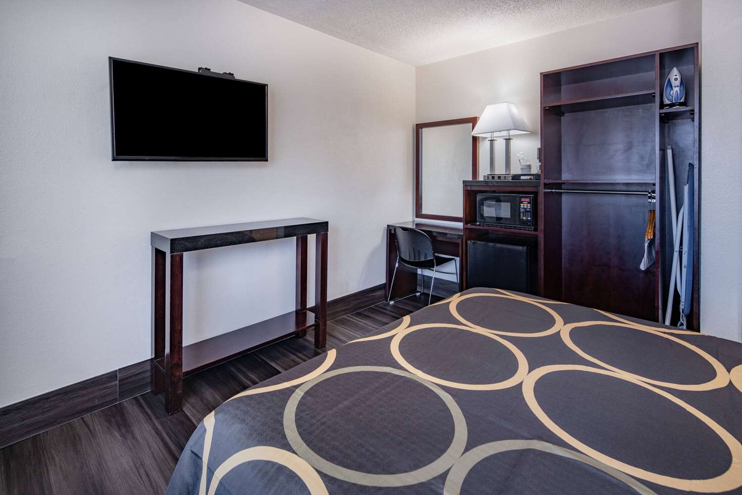 Фото Super 8 by Wyndham San Diego Hotel Circle