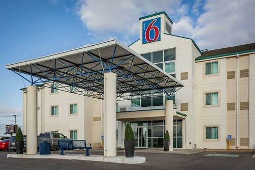 Внешний вид отеля Motel 6 Saskatoon в Саскатуне, фото 1