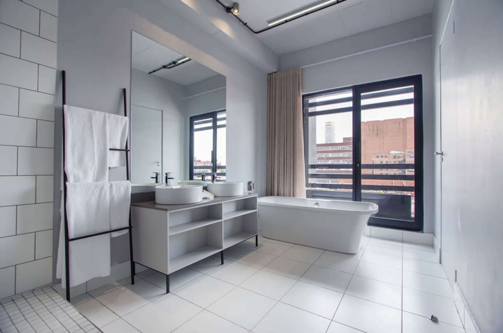 Фото Hallmark Hotel