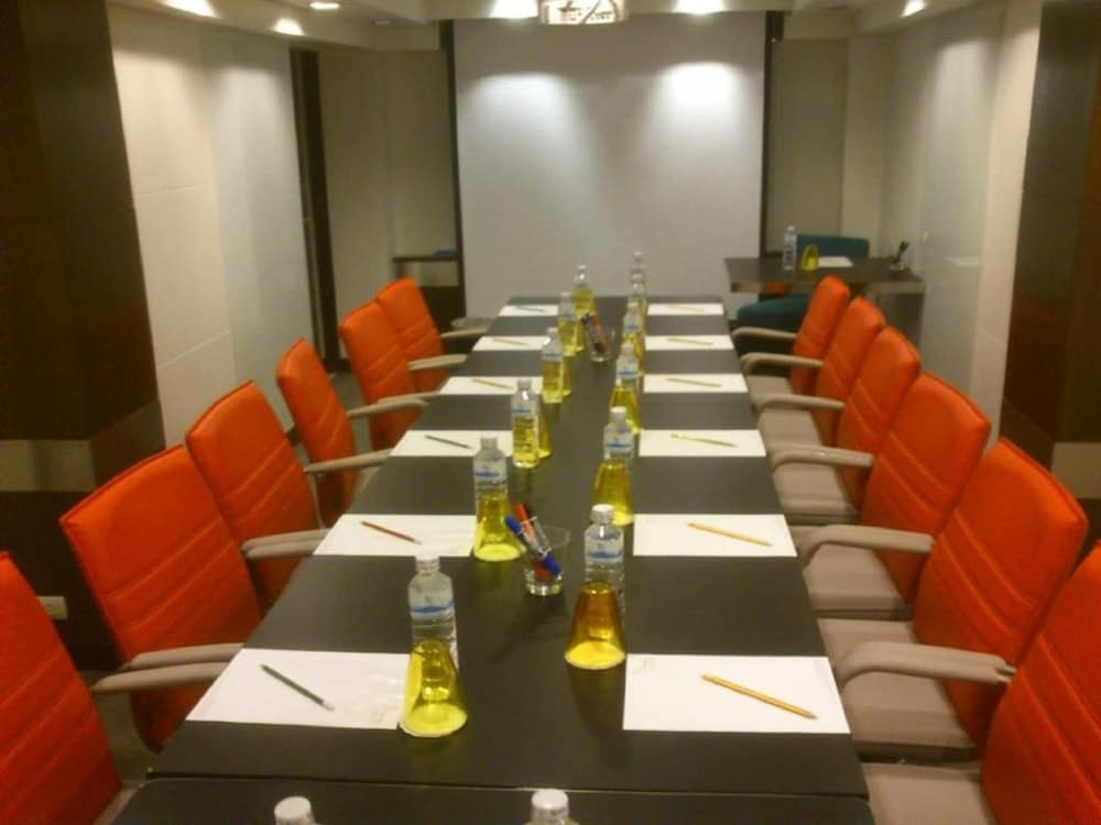 Фото Fx Hotel Metrolink Makkasan