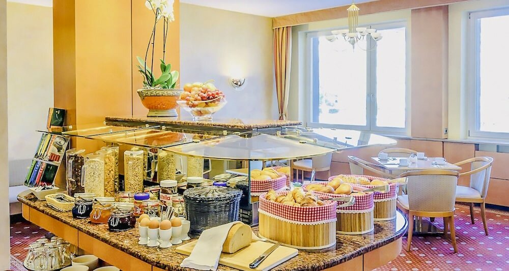 Фото Hotel Rieker Stuttgart Hauptbahnhof