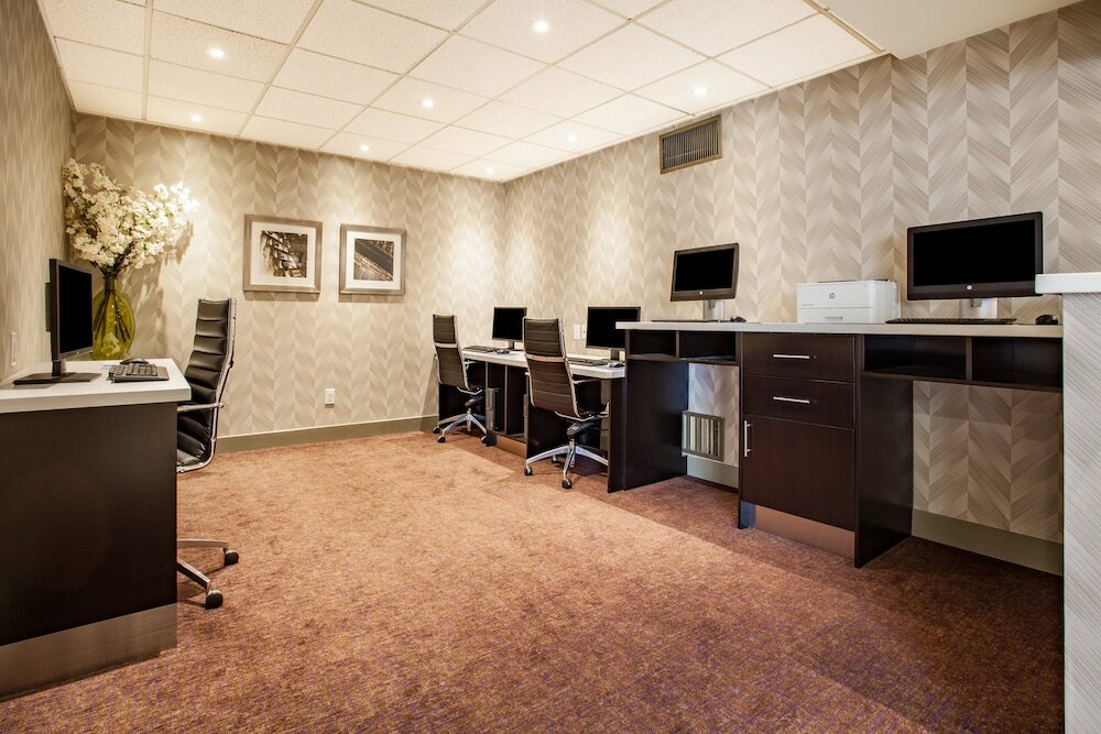 Фото Holiday Inn Toronto International Airport