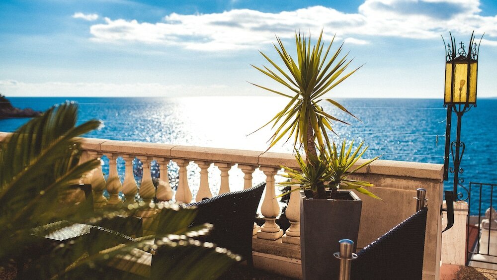 Фото Le Saint Paul Hotel