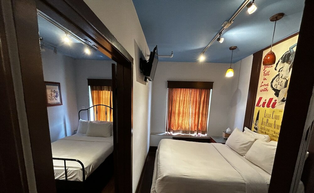 Фото Chelsea Pines Inn