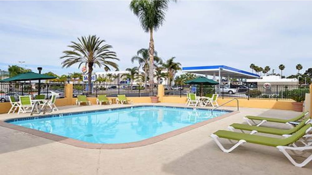 Фото Travelodge by Wyndham Oceanside
