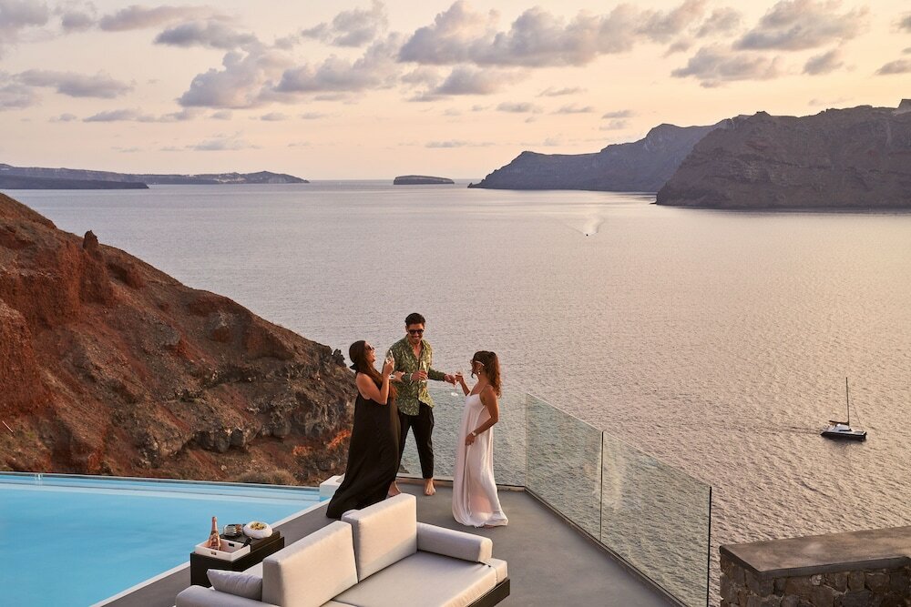 Фото Charisma Suites