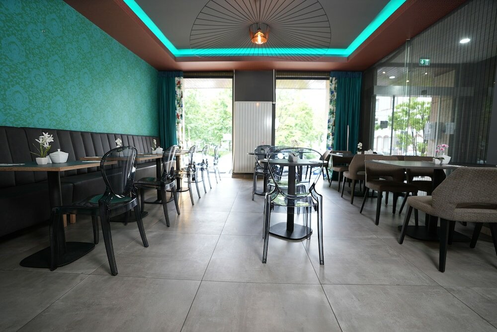 Фото Hotel Attaché