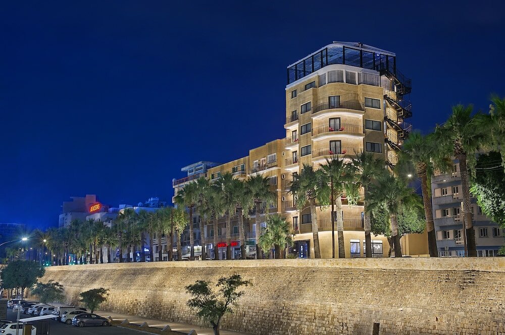 Фото отеля 1