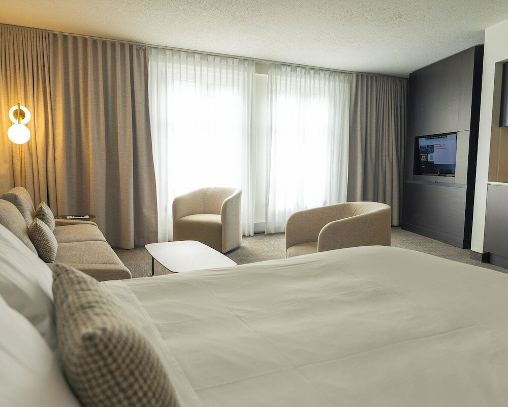 Фото Le Saint-Sulpice Hotel Montreal