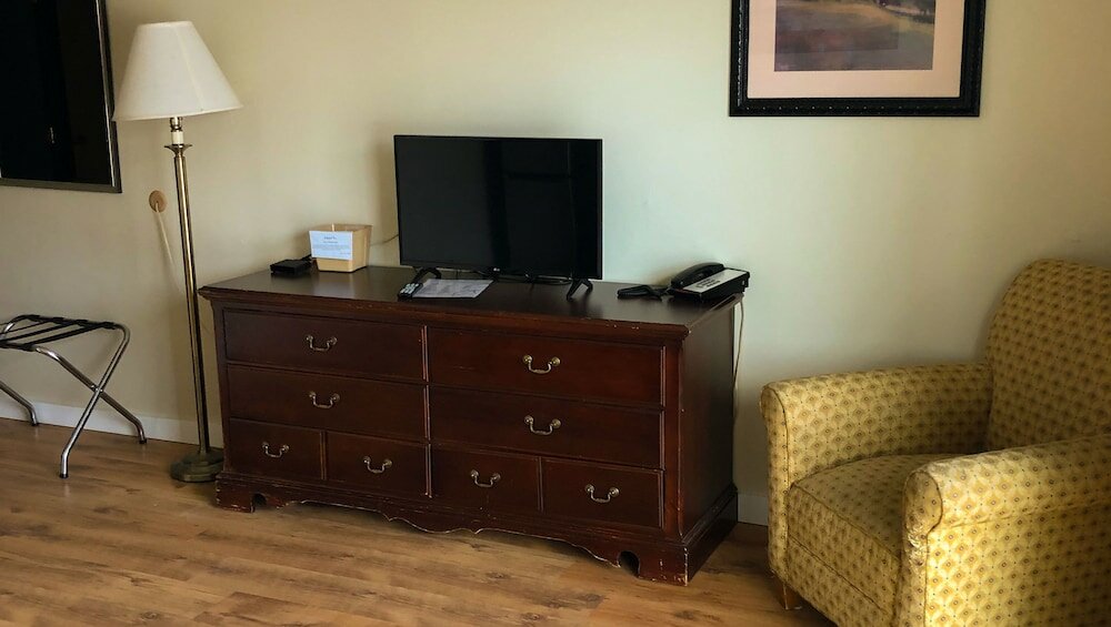 Фото Colonial Inn Ellsworth