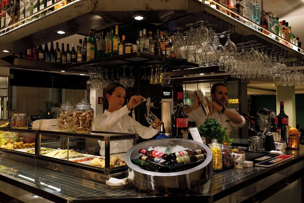 Фото Aparthotel Mariano Cubi Barcelona