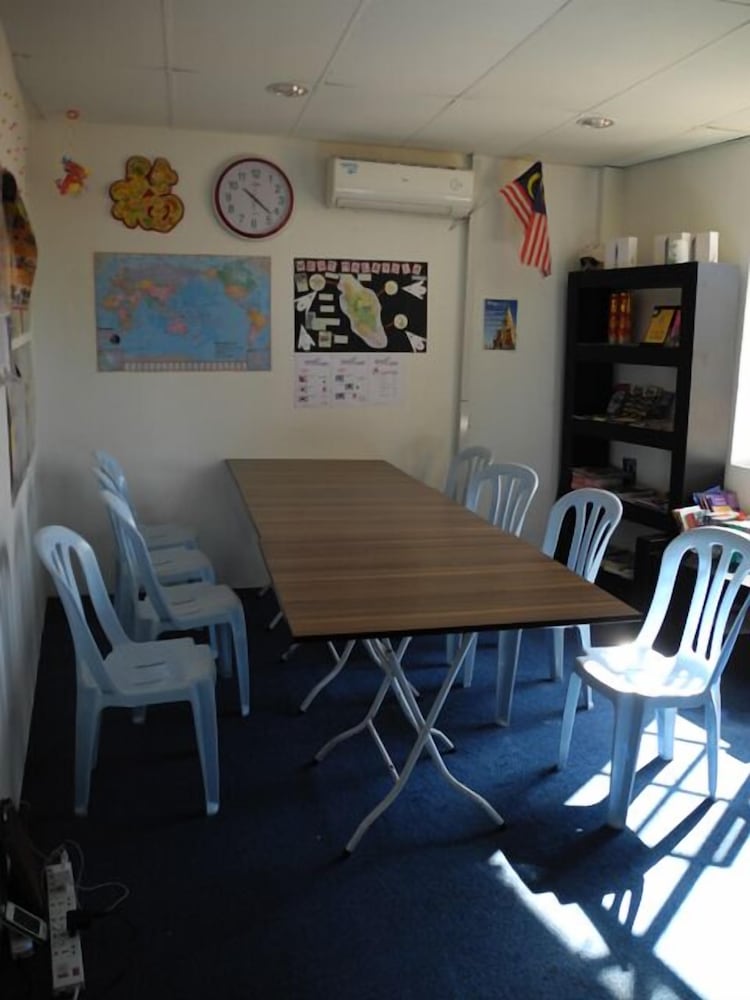 Фото Submarine Guest House Central Market - Hostel