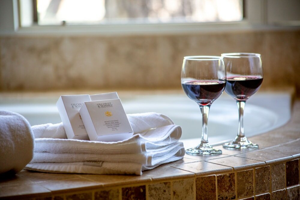 Фото Carriage House Inn