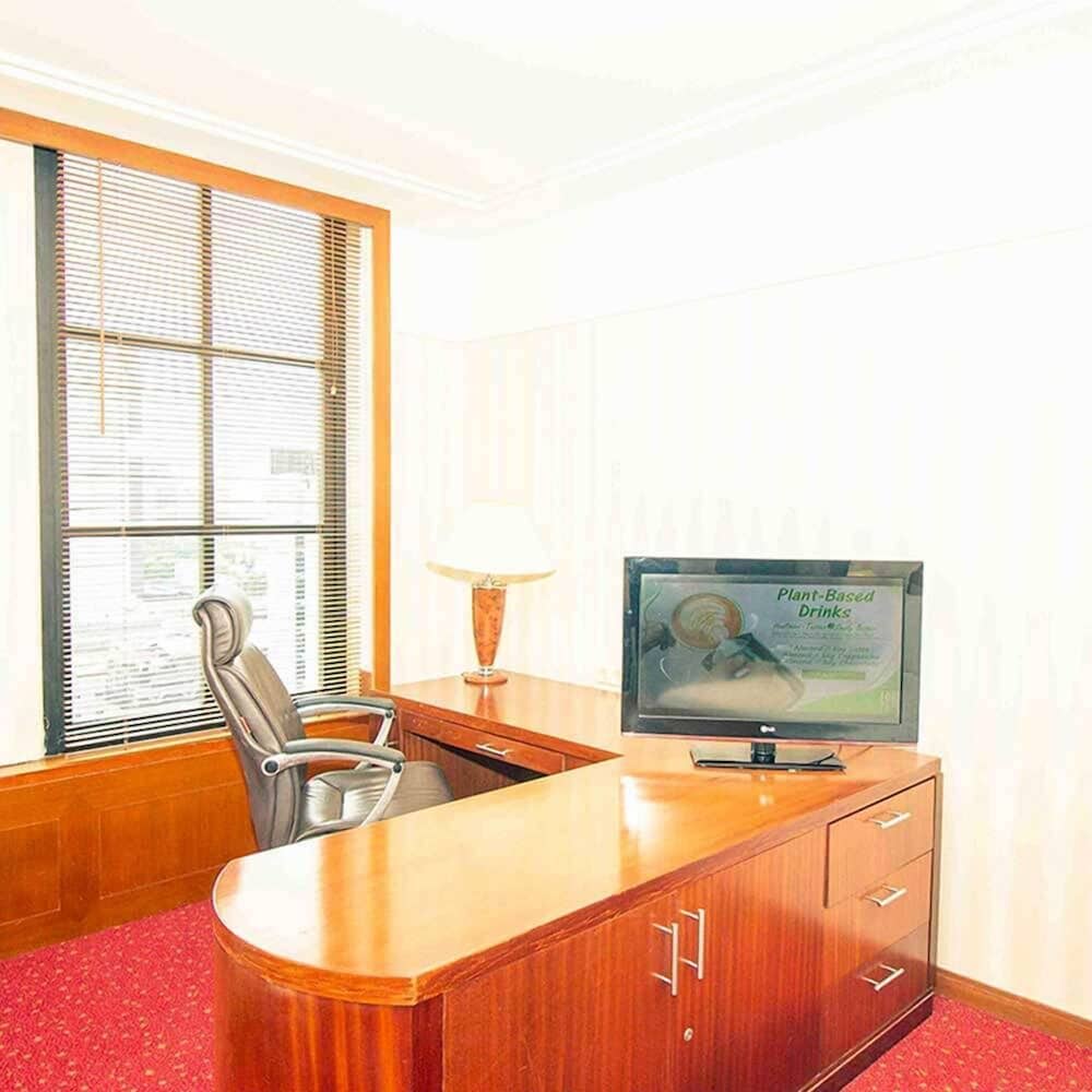 Фото Redtop Hotel & Convention Center