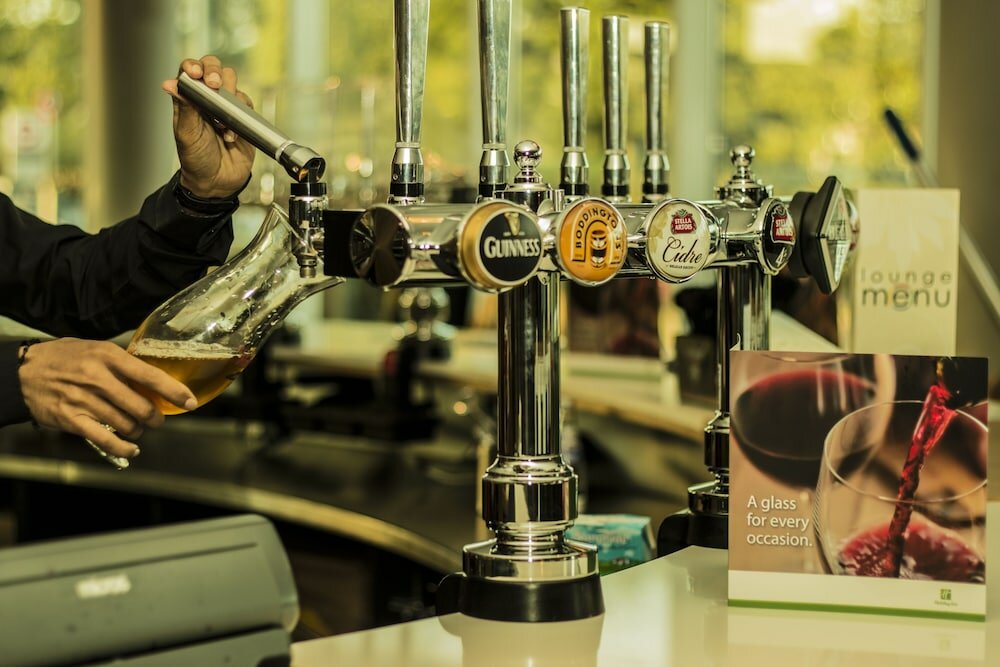 Фото Holiday Inn London - West, an Ihg Hotel