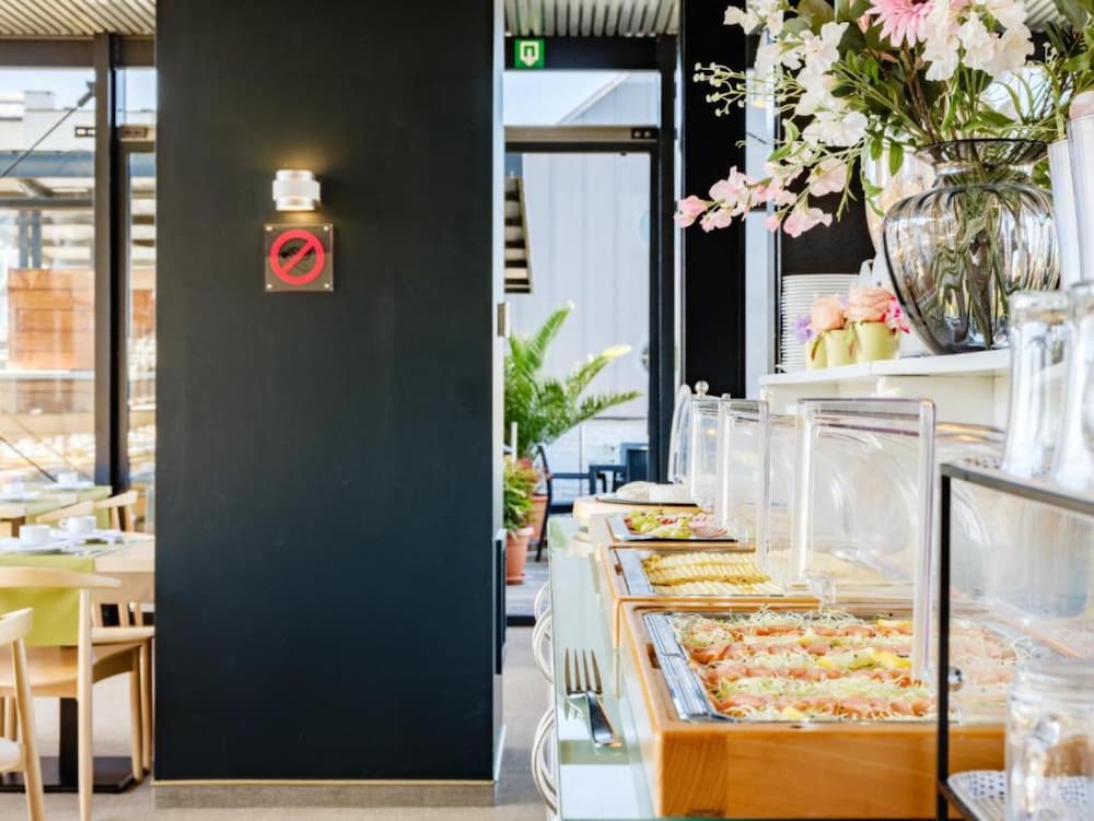 Фото Ghent River Hotel