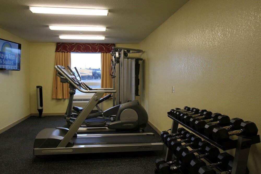 Фото Days Inn & Suites by Wyndham Thompson