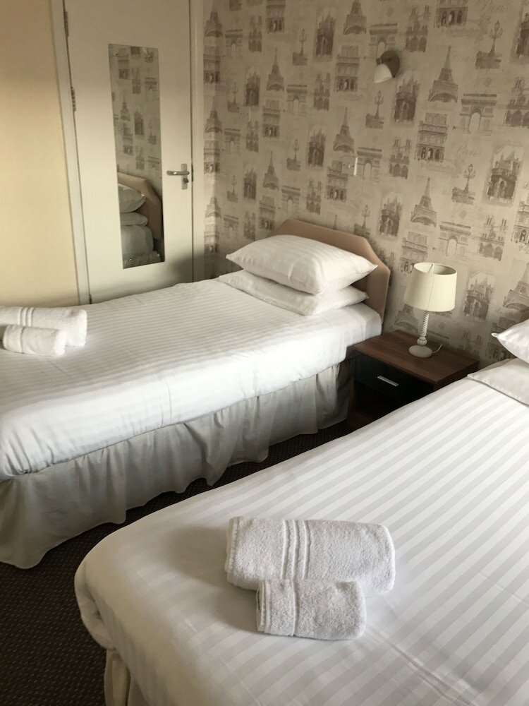 Фото Queens Plaza Hotel