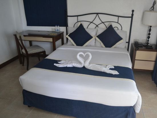 Фото Estancia Resort Hotel