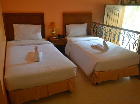 Фото Estancia Resort Hotel