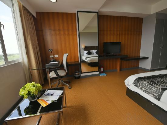 Фото Paseo Premiere Hotel