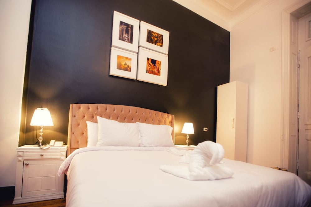 Фото The Square Boutique Hotel