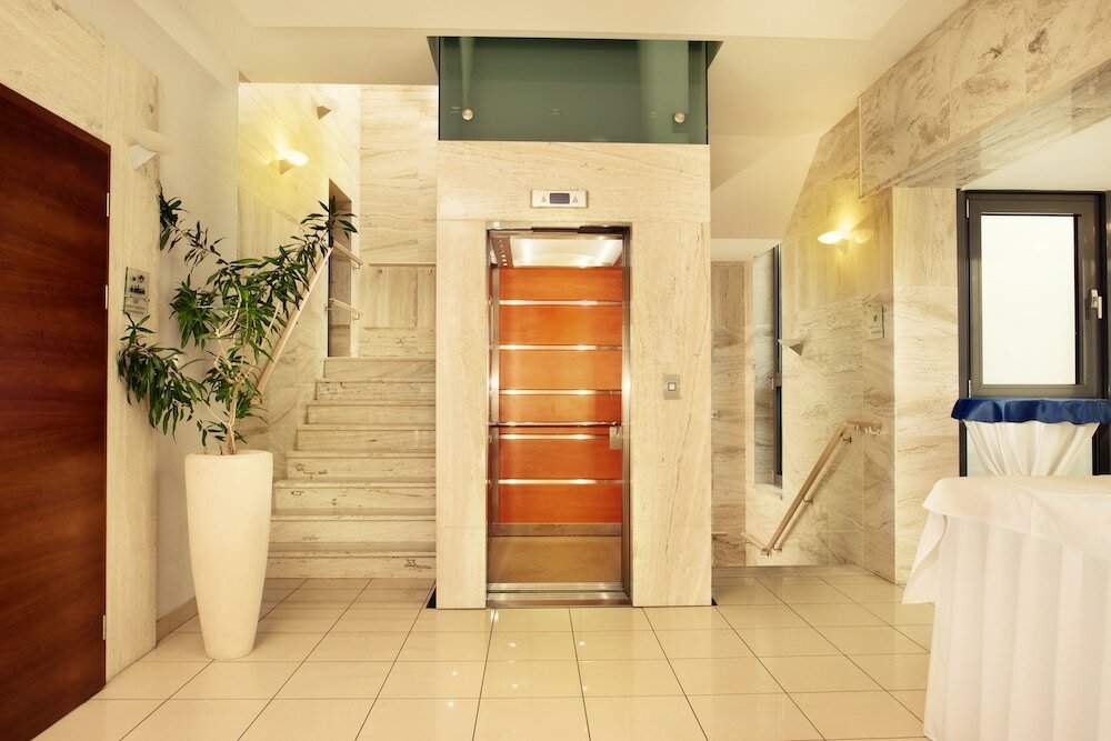 Фото Hotel Ambassador