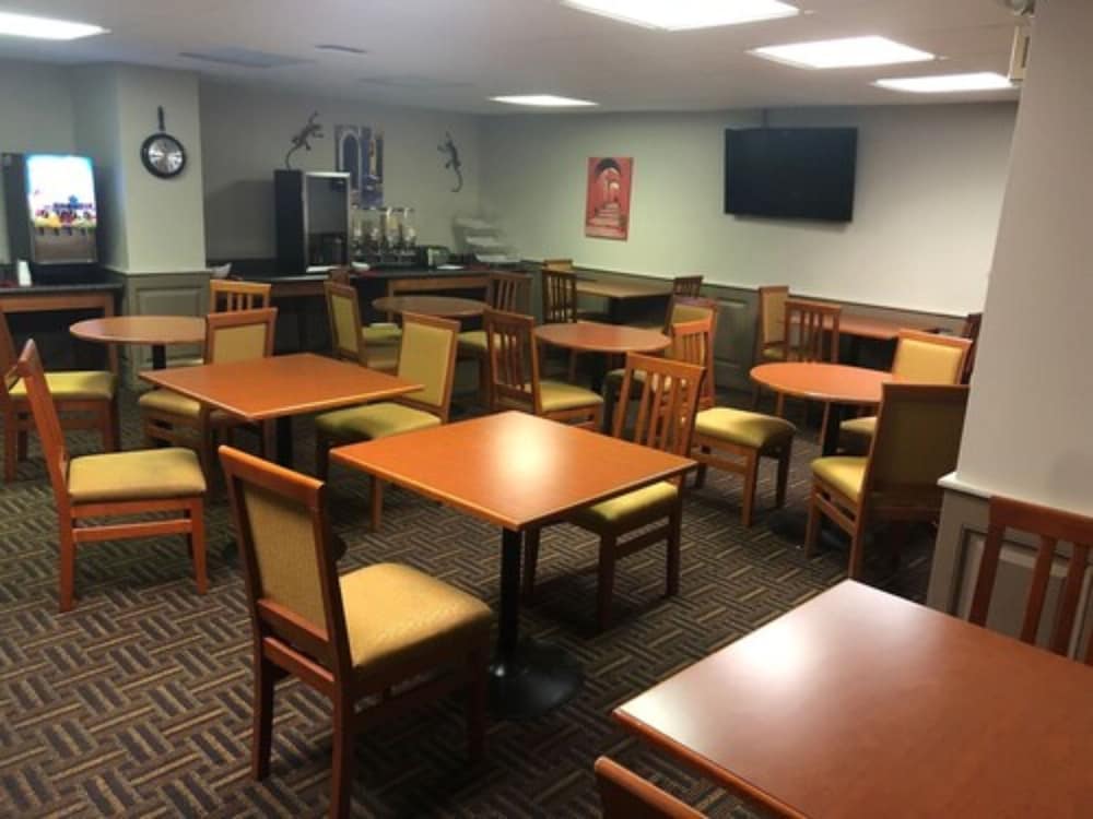 Фото Wyndham Garden Medicine Hat Conference Center