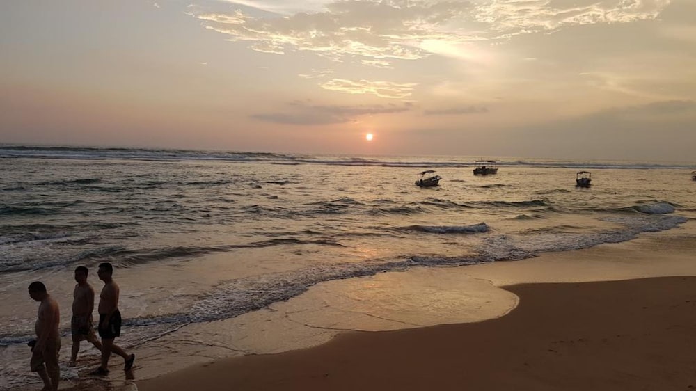 Фото Coral Seas Beach Hikkaduwa