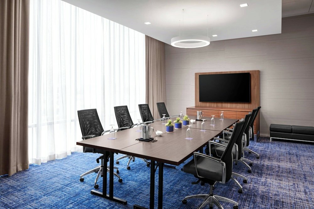 Фото Delta Hotels by Marriott Thunder Bay