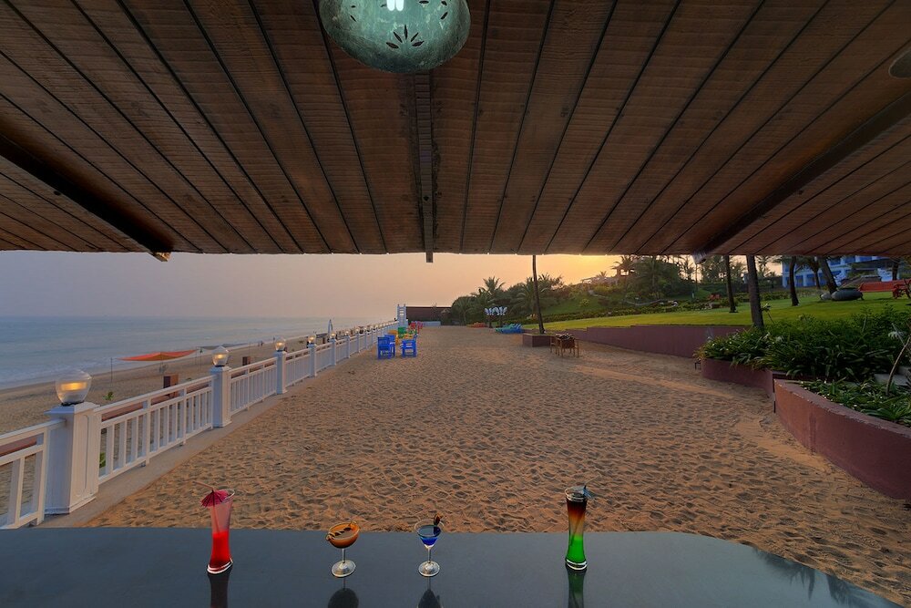 Фото Mayfair Palm Beach Resort