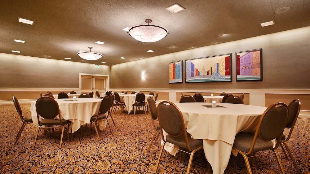 Фото Best Western Plus The Normandy Inn & Suites