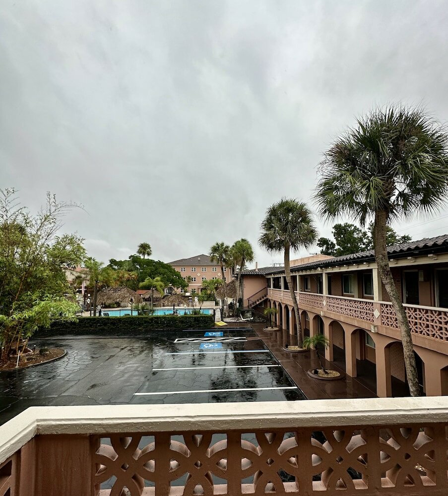 Фото Tahitian Inn