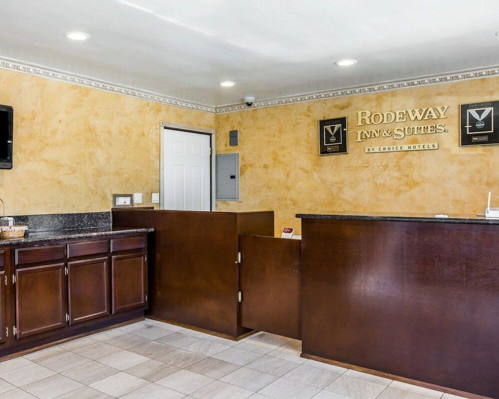Фото Rodeway Inn & Suites Pacific Coast Highway