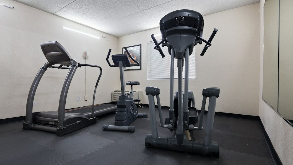 Фото Chicago Club Inn & Suites